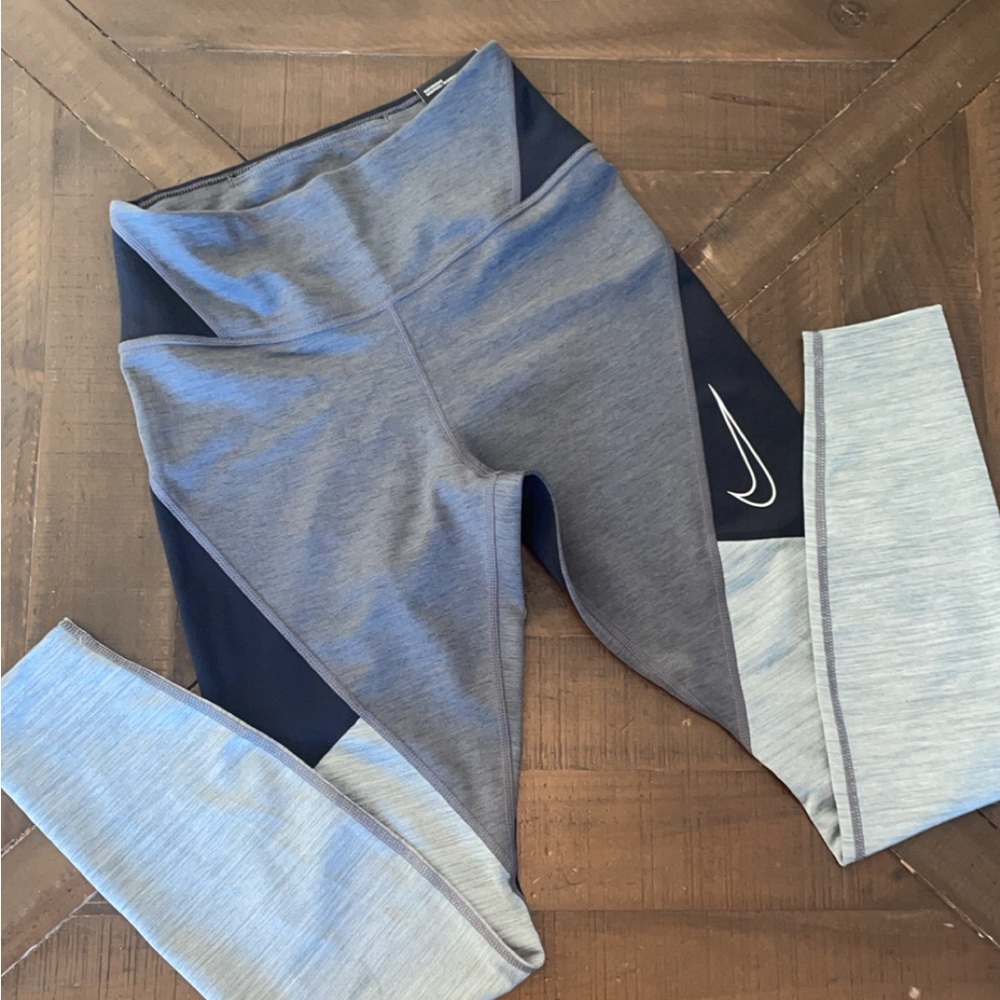 Nike Women’s Gray and Black active Leggings